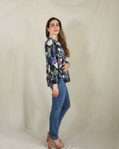 Blusa de lactancia, Ruth negra flores blancas