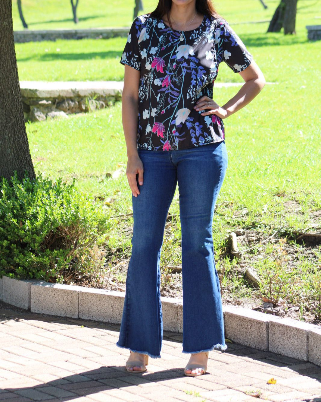 Blusa lactancia esme negra flores blancas
