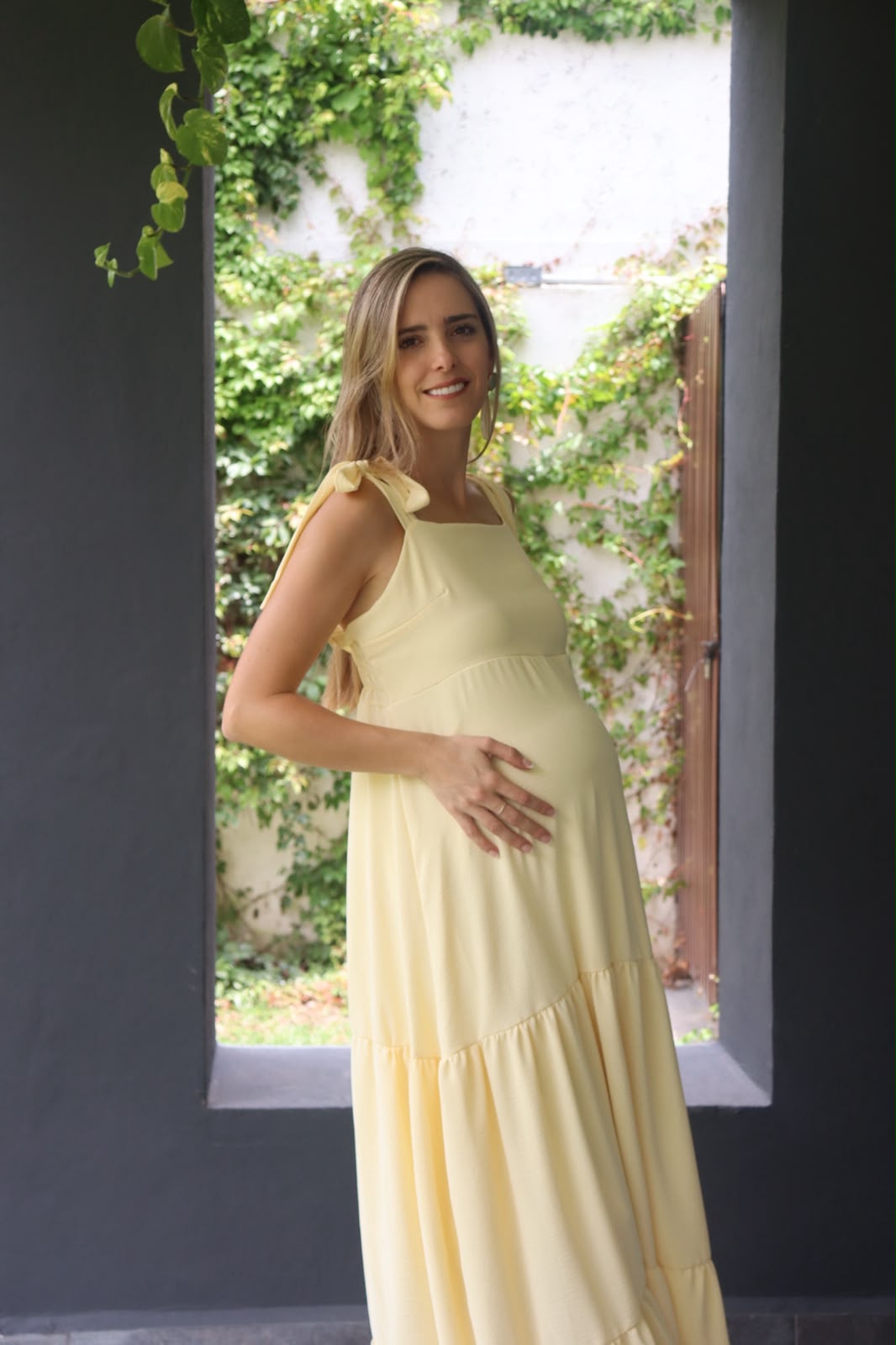 Vestido de maternidad Dalia con tirantes amarillo